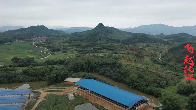 广西桂平的一座尖山，前面还有一条小河，真是一处宝地