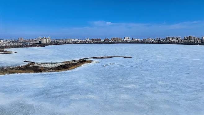 时值初春，油城大庆仍白雪茫茫，黎明湖与滨州湖航拍