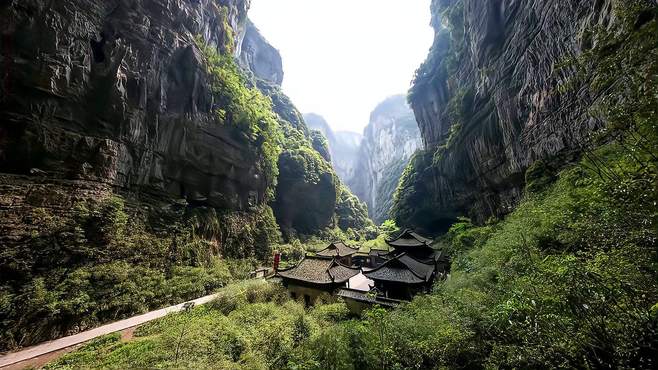 万州旅游指南：探索重庆东北部的自然奇观与历史遗迹