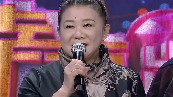 大哥大姐因歌结缘，大姐现场演唱《草原夜色美》，重温当年情谊