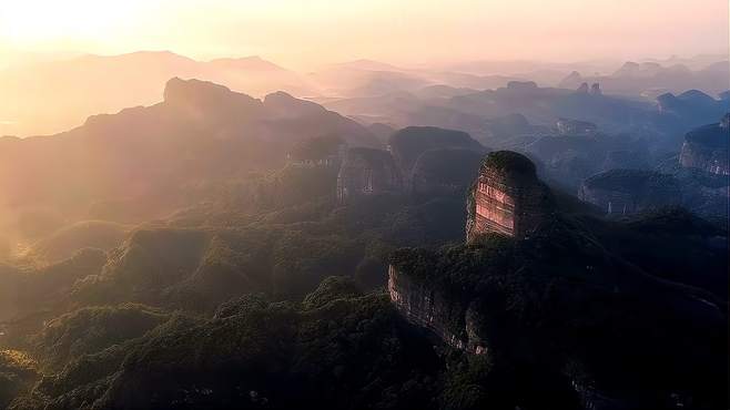 广东第一峰：胜过丹霞山的美景，日出和云海堪称绝景