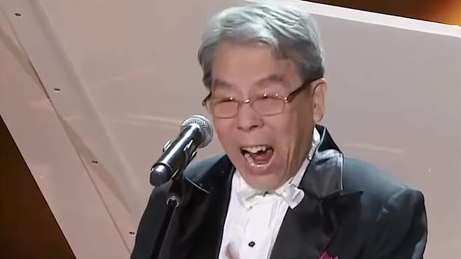 86岁选手唱《女人善变》，现场嘉宾无不钦佩，让人佩服不已