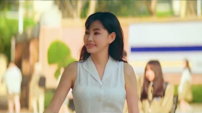 那么漂亮的美女，你们竟然看不出是男是女