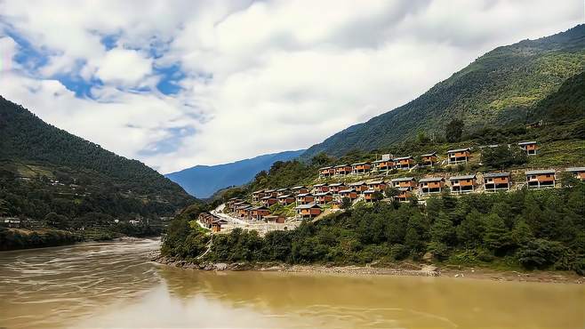 福贡县旅游景点：秘境之旅，探寻滇西的瑰宝