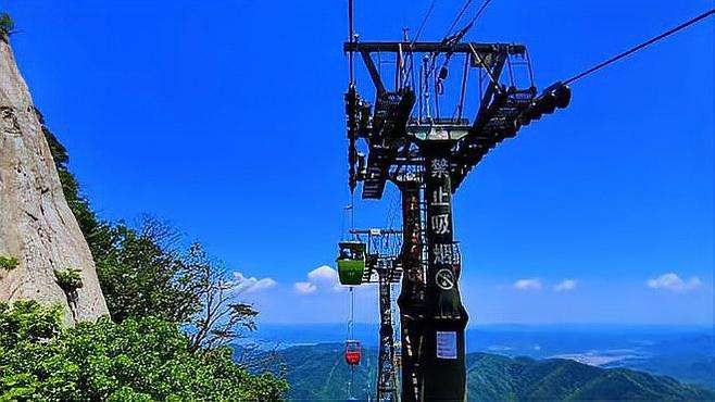 有一种美好叫辽宁  新时代六地辽宁杠杠滴  【探秘凤凰山】翻山越岭，云雾环绕，途中风景很美，空气清新。缆车缓缓前进，穿过云层，脚底下满是翠绿林野，天上是自由翱翔