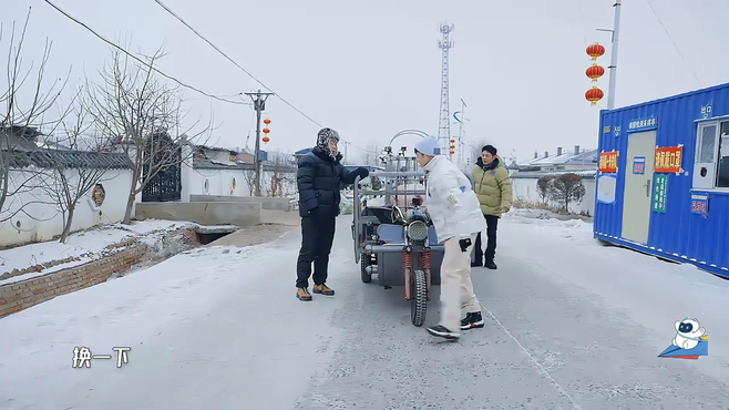 一只猪把三轮压垮，王勉骑都骑不动，笑死我了丨哈哈哈哈哈