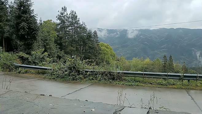 下着小雨出着太阳，这是怎么回事