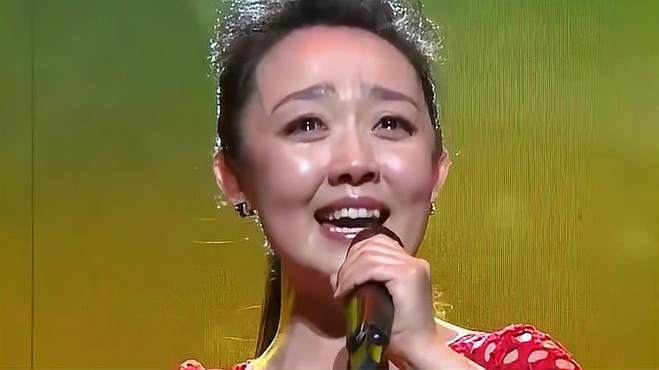 美女演唱《报答》，高亢嘹亮，满含热泪