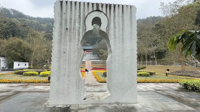 龙潭湖后山有个龙潭禅寺 与前山国恩寺宏博大气不同的净修之地