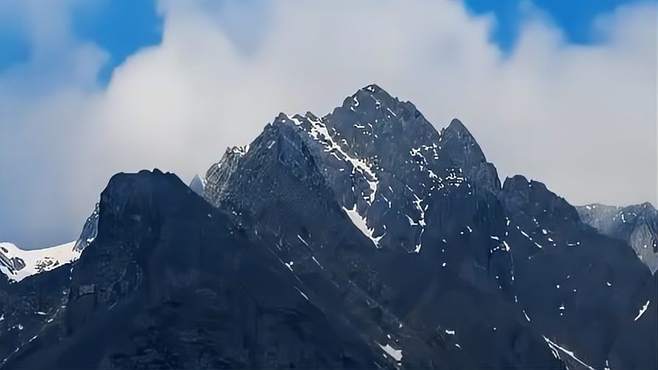 追星团登顶雪山，艰难攀登的尽头，藏着雪山磅礴的诗意