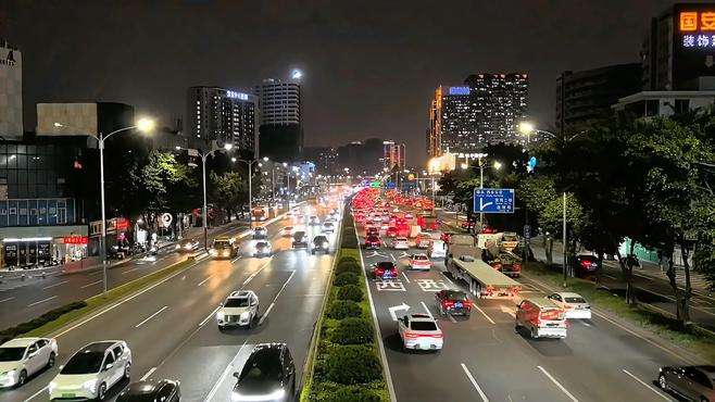 深圳宝安城市道路夜景灯光也挺美的，跟这个音乐挺配的