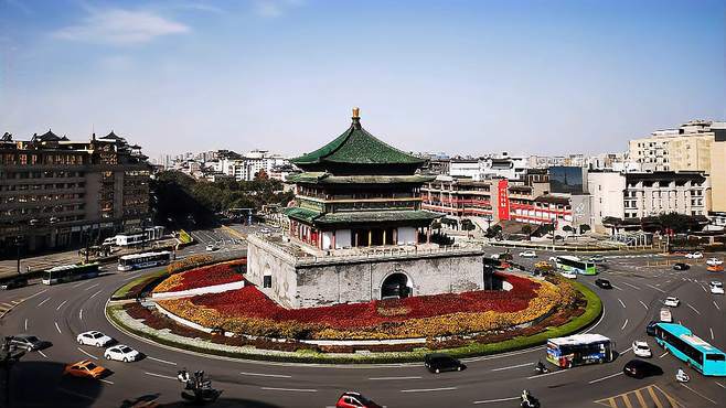 雪后的西安迎来艳阳高照，不同角度欣赏地标古建筑钟楼