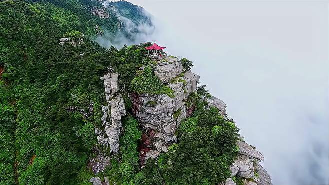 江西庐山，这座千古名山，犹如一幅流动的画卷