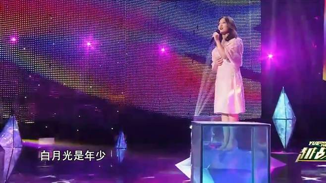 美女演唱《白月光与朱砂痣》，嗓音甜美，好听爆了