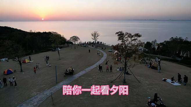 坐在湖边看夕阳，巢湖红石咀