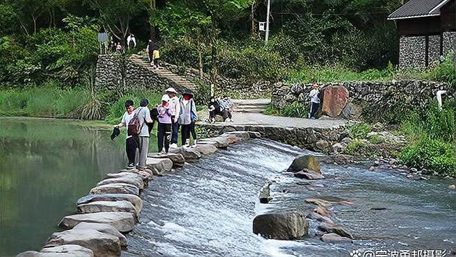 新昌十八渡乡村水路景色宜人