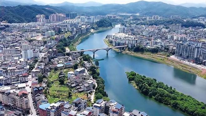 广西柳州市三江侗族自治县，湘、桂、黔三省区交界处