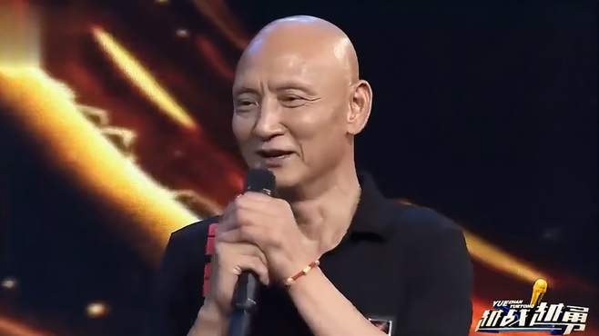 反派演员杜玉明登台演唱《爱与哀愁》，被演戏耽误了的歌手