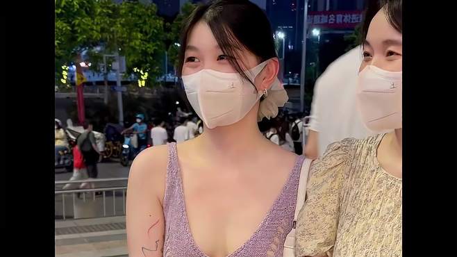 街头采访 宝藏女孩 很哇塞的小姐姐 糟糕是心动的感觉