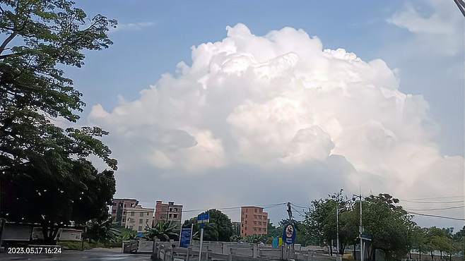 下雨后，也是下雨前的天空