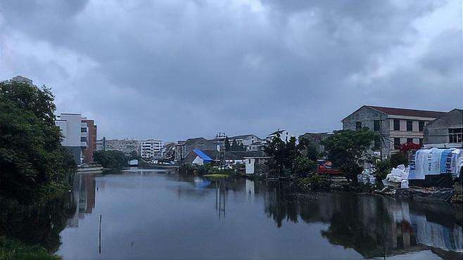 今晚又要下大雨了，乌云密布