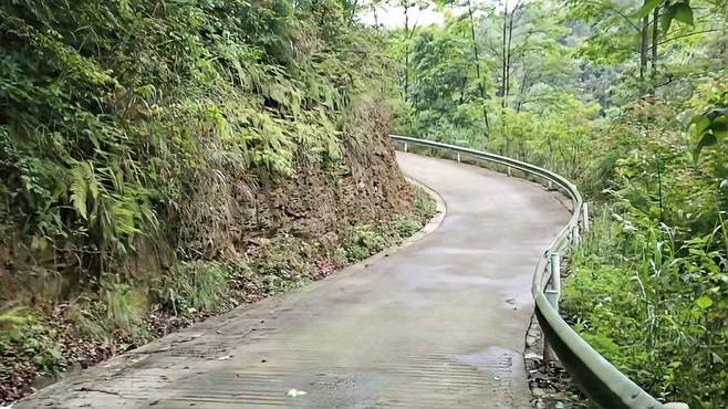 贵州农村山路这才是真正的山路十八弯厉害了