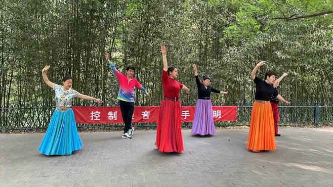 鹏鹏老师领舞《相思月》，北京紫竹院鹏鹏舞蹈队表演