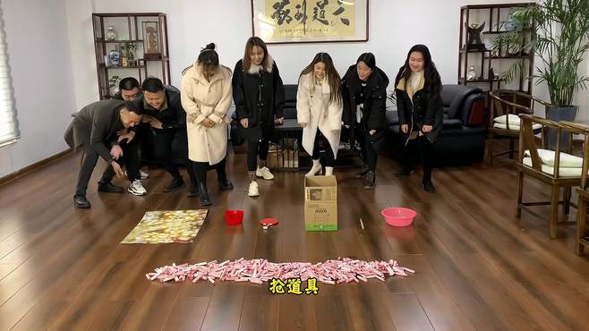 抠门老板这样发奖金，这样的公司你敢来吗？最后用鞋的笑死了！