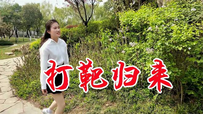 美女一首民谣《打靶归来》瞬间打动耳朵，简直好听到炸