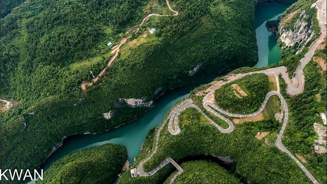 浓缩了地质奇观，和历史文化的屏山大峡谷，进入要走山路十八弯