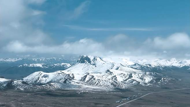 走县道有收获，航拍若尔盖U13县道边的雪山