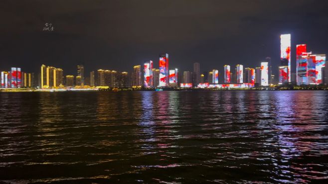 欢迎来到长沙维多利亚港北辰分港，这样的夜景你爱了吗