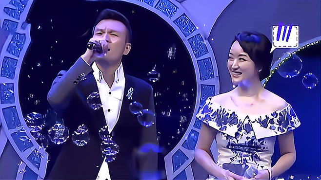 杨钰莹和李彬一起合唱《心雨》，结果一开口直接跑调了，笑翻全场